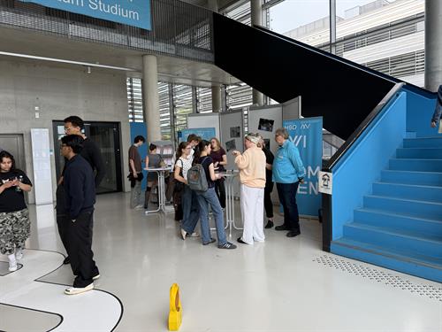 An Informationsständen konnten sich alle Besucher*innen ausführlich über das umfangreiche Studienangebot an der HSD informieren.